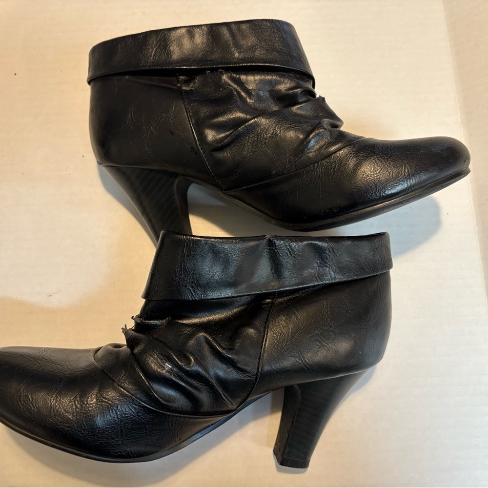 Women’s Black Short Mini synthetic leather Boot Buckled Heal by Madden Girl 7.5 - Picture 2 of 5